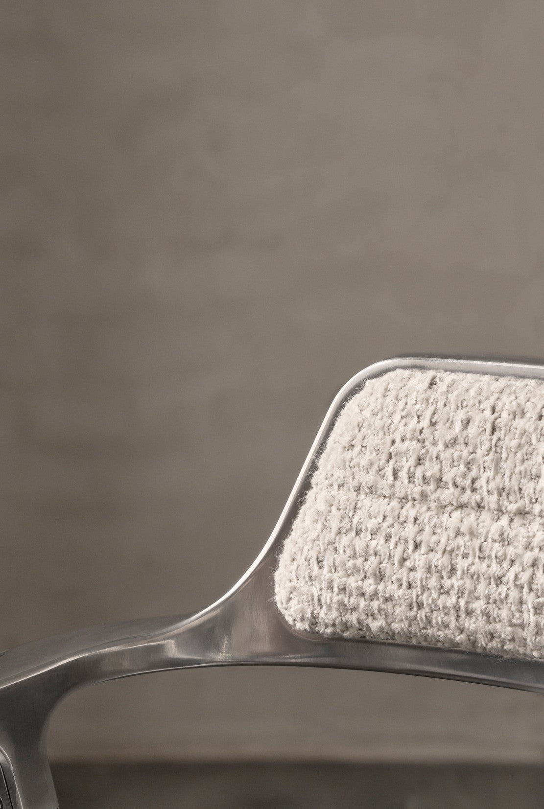 Bürostuhl 452 hellgrauer Stoff mit Metallbasis