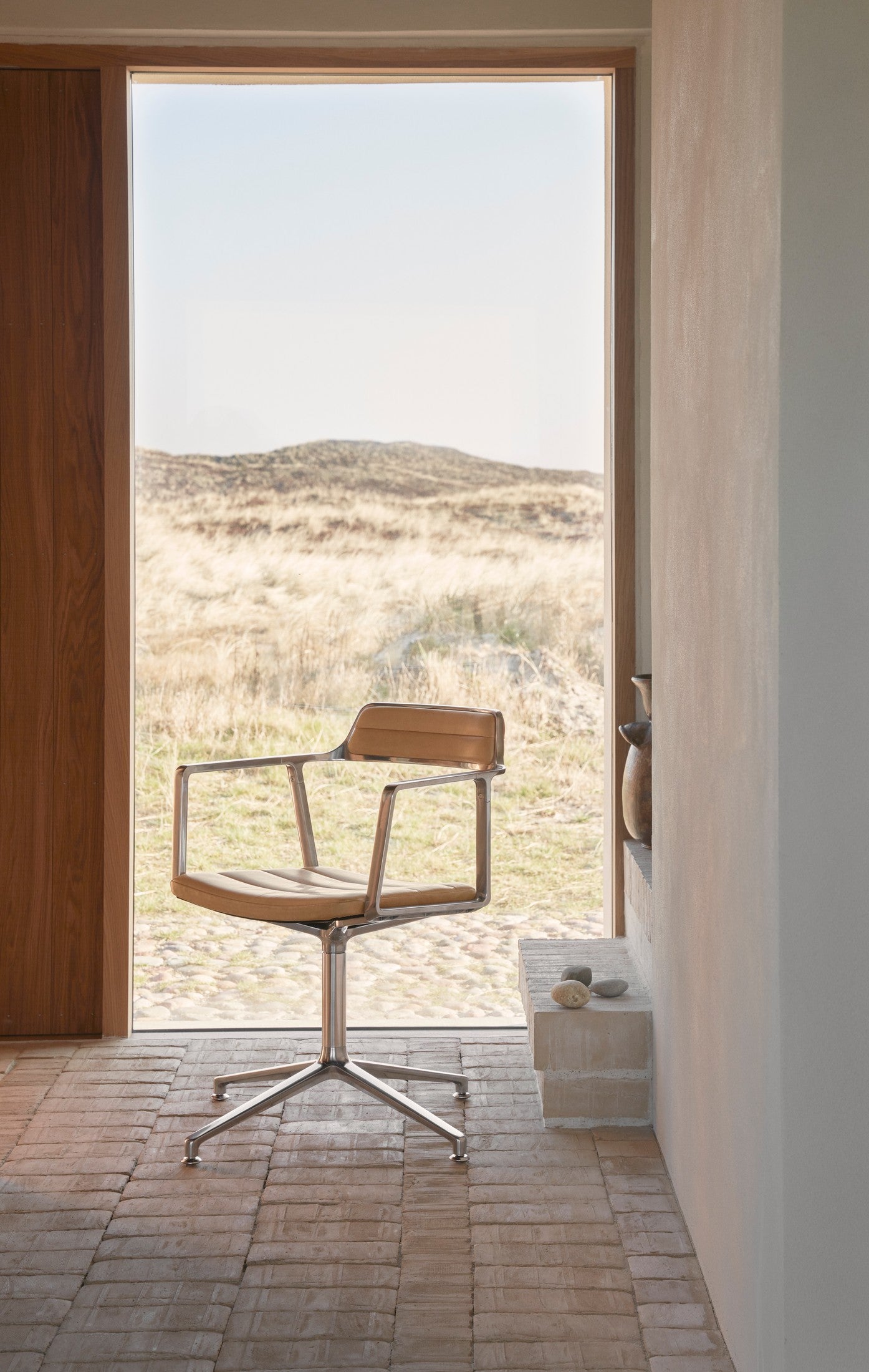 Bürostuhl 452 karamelbraunes Leder mit Metallbasis