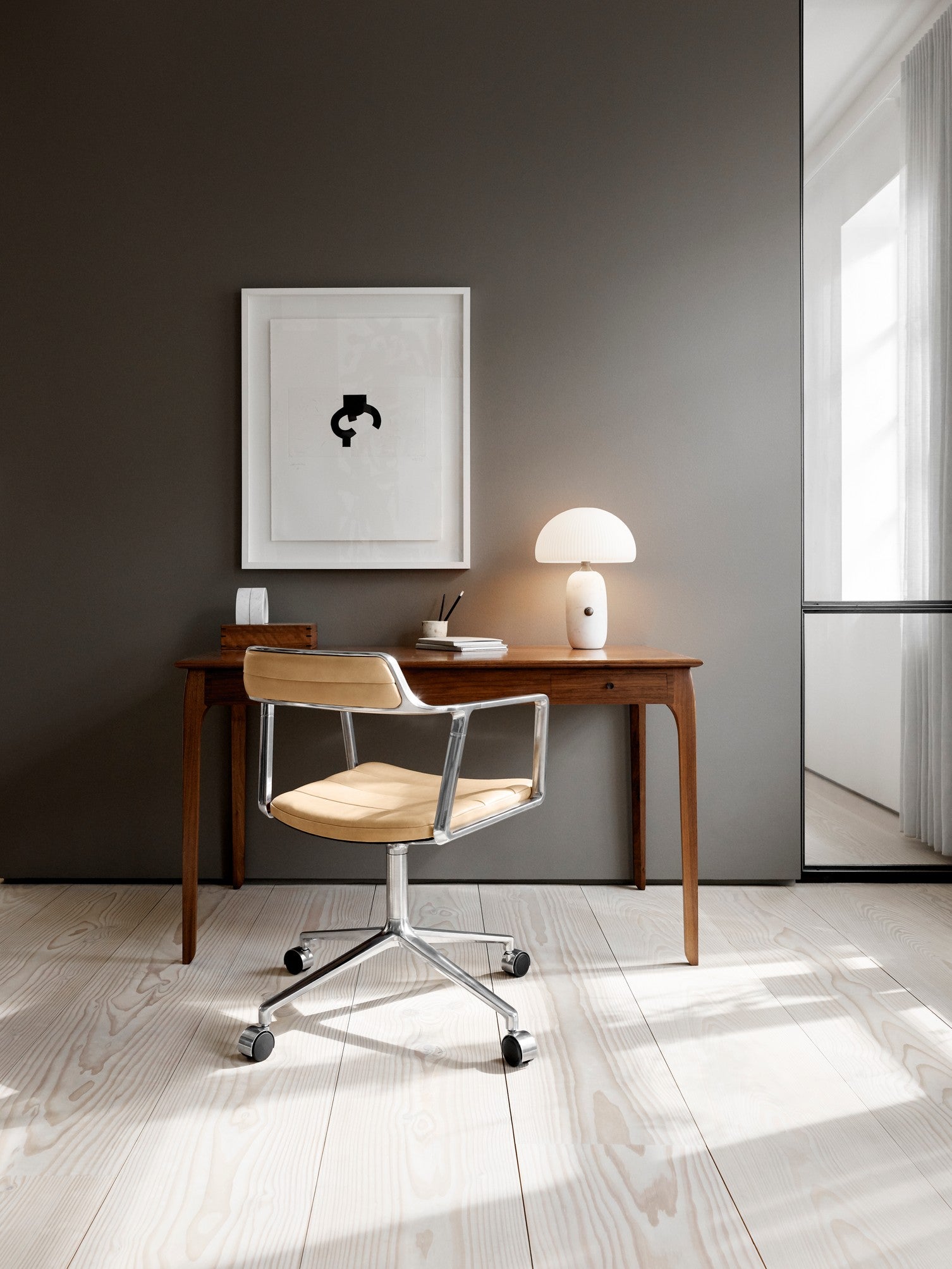 Bürostuhl 452 karamelbraunes Leder mit Metallbasis