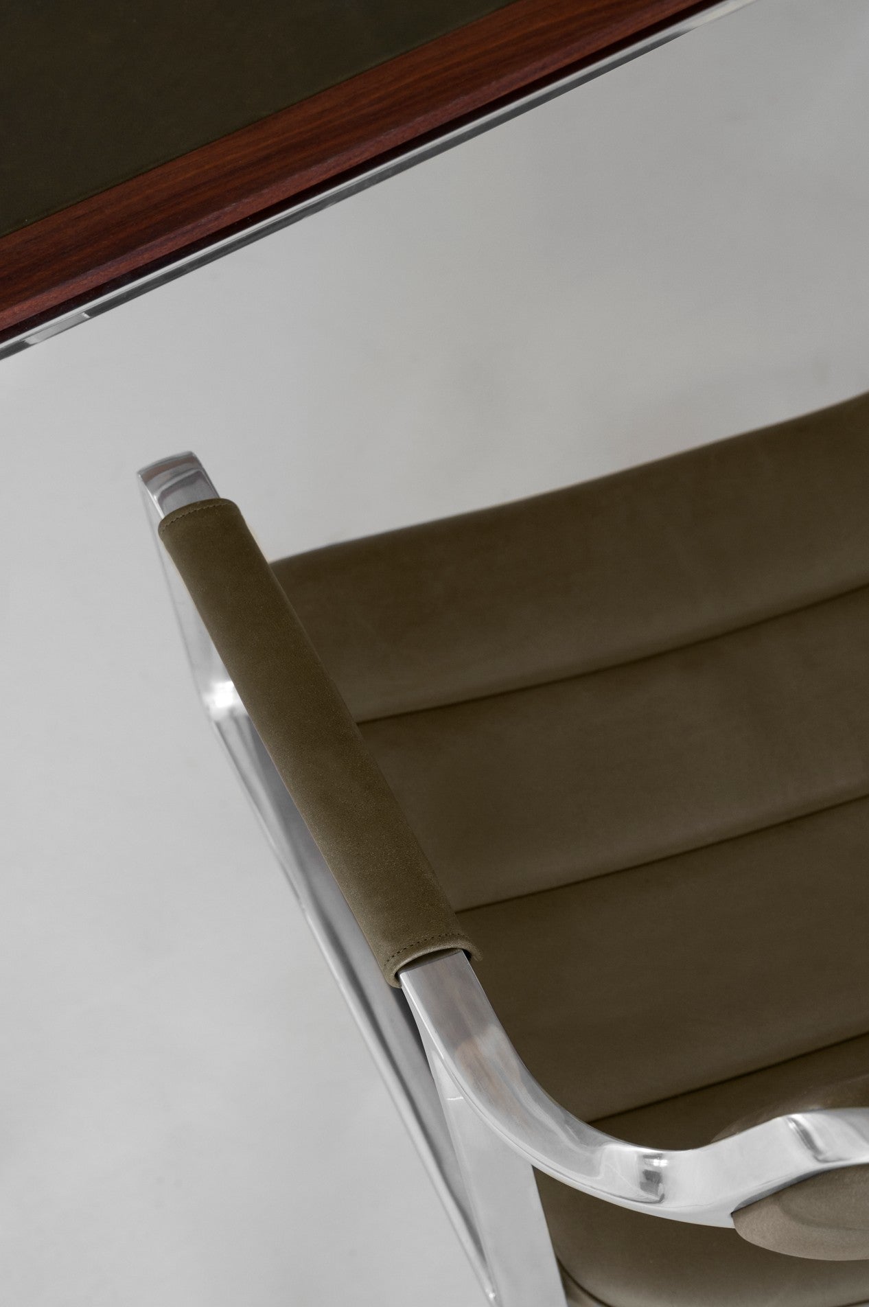 Office chair 453 green leather with metal base