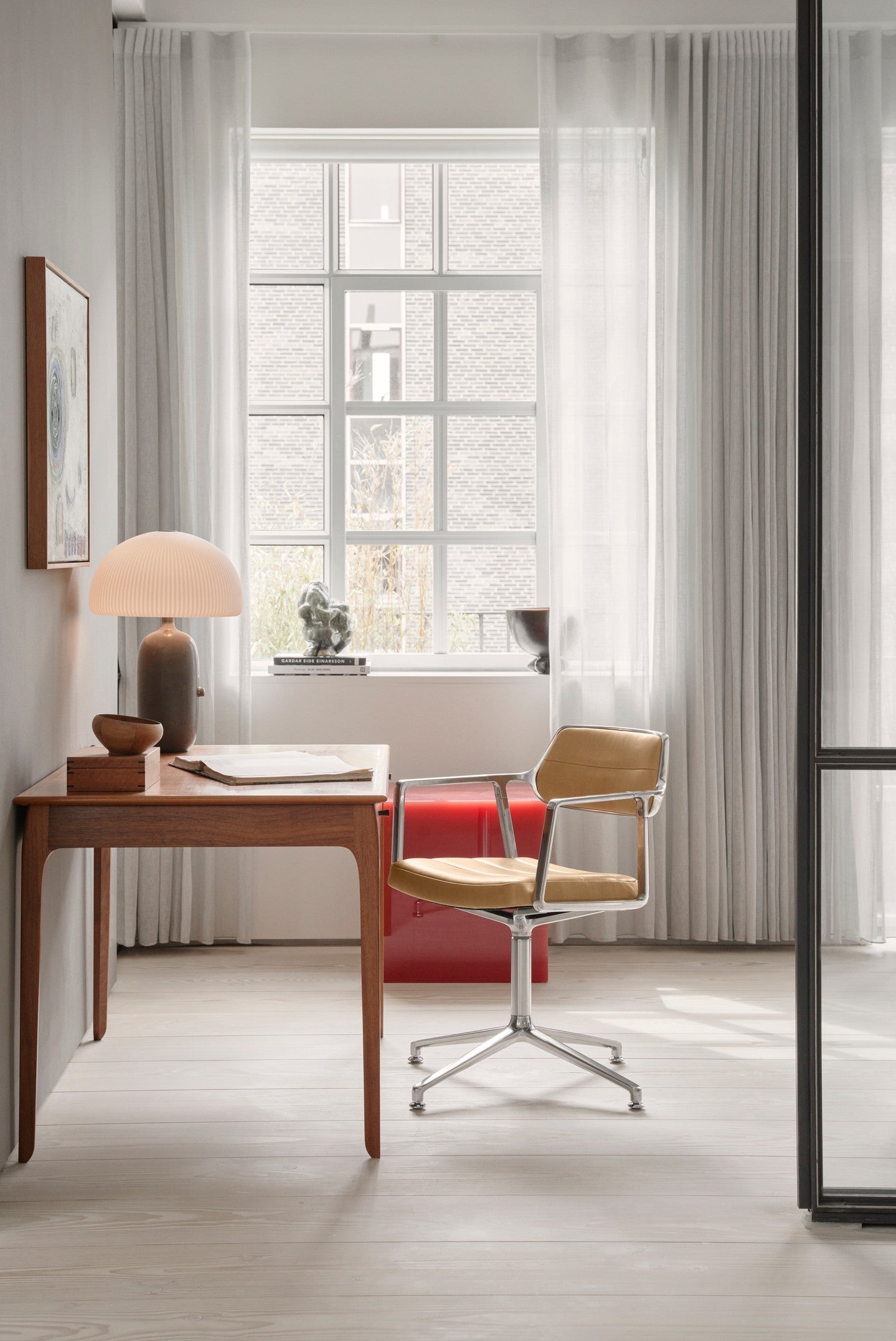 Bürostuhl 453 karamelbraunes Leder mit Metallbasis