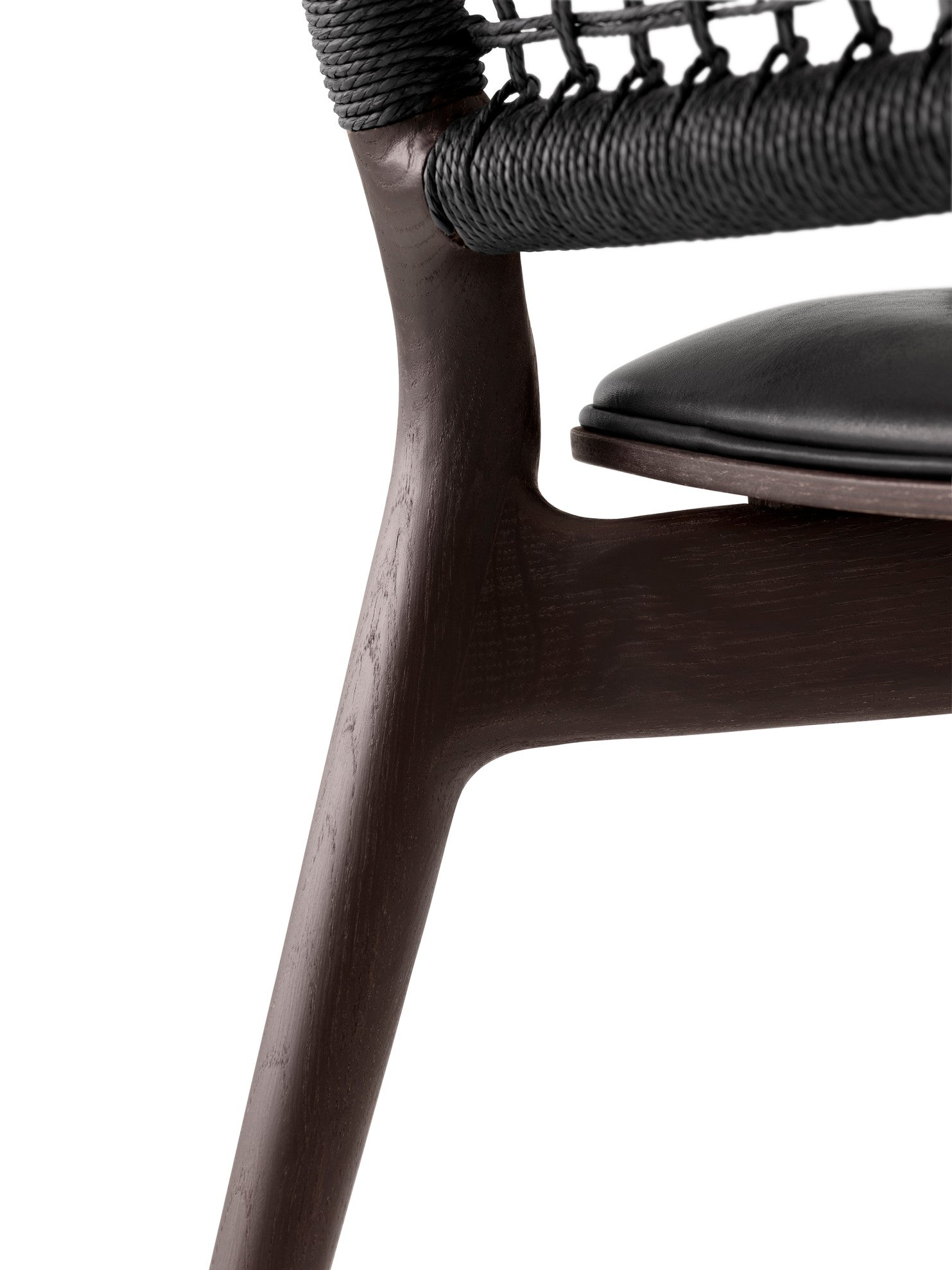 Sessel CABIN schwarze Leder mit dunklem Eichenfuß