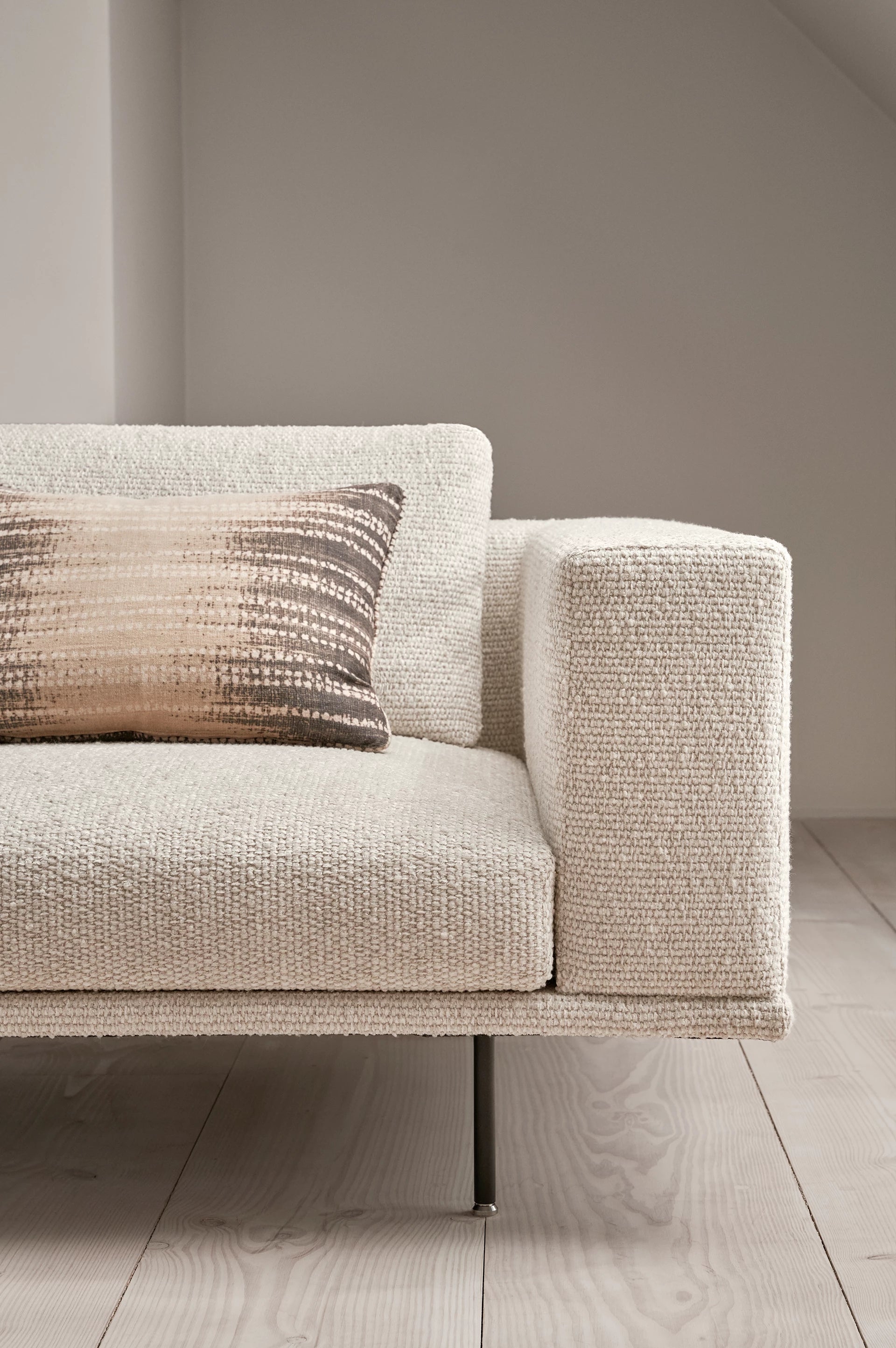 Sofa 3-Sitzer LOFT graue Brook-Stoff mit schwarzem Gestell