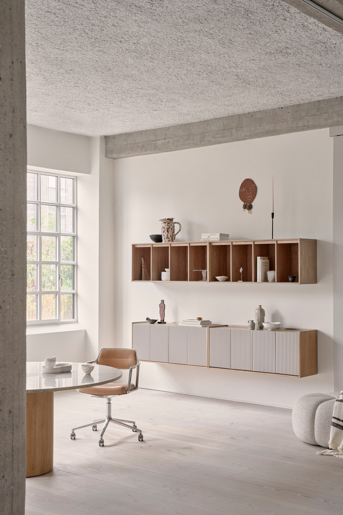 Office chair 453+ black leather with metal base