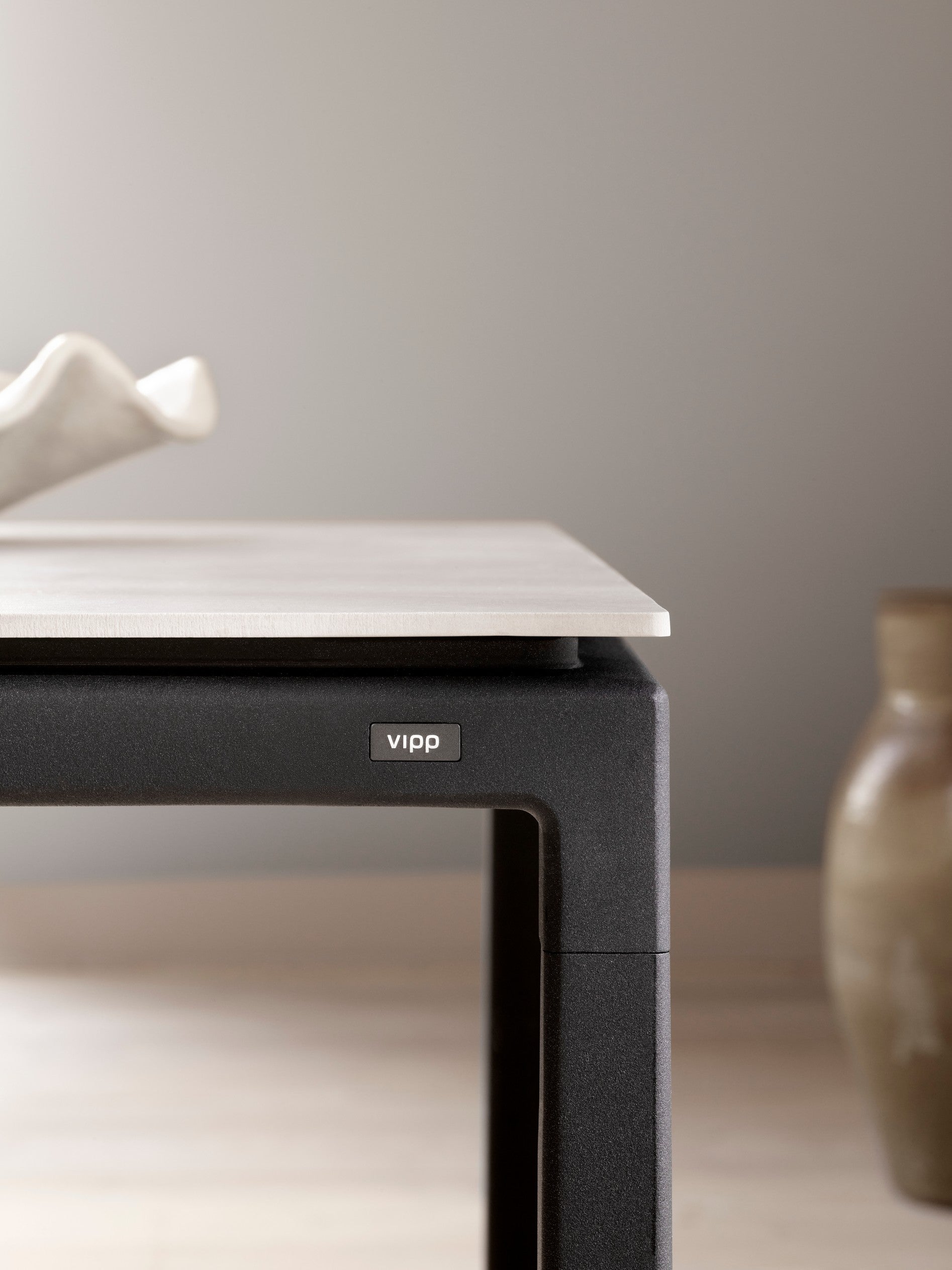 Table 971 gray ceramic top with dark steel base