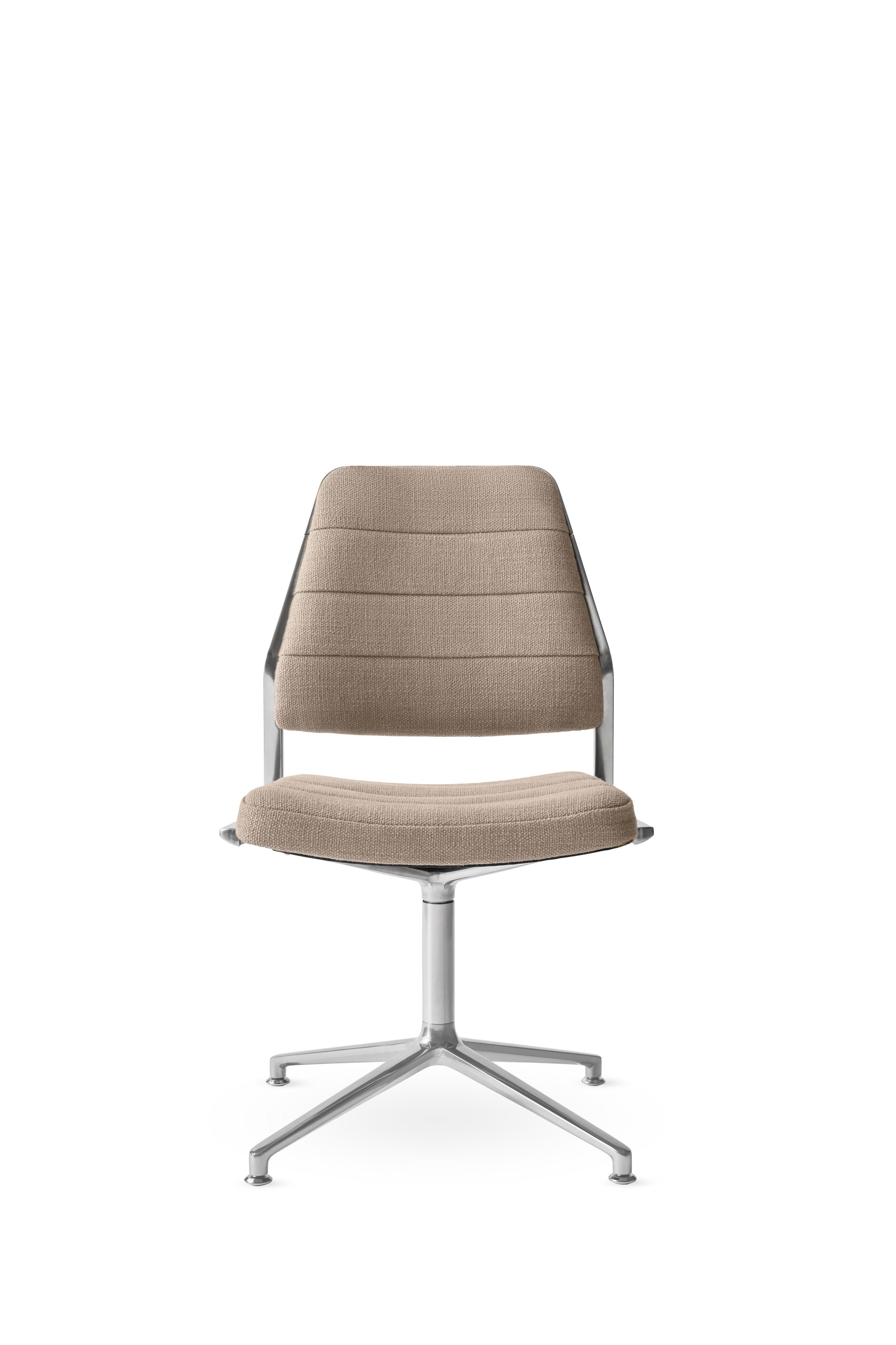 Bürostuhl 454 mit sandfarbener Polsterung und Metallbasis