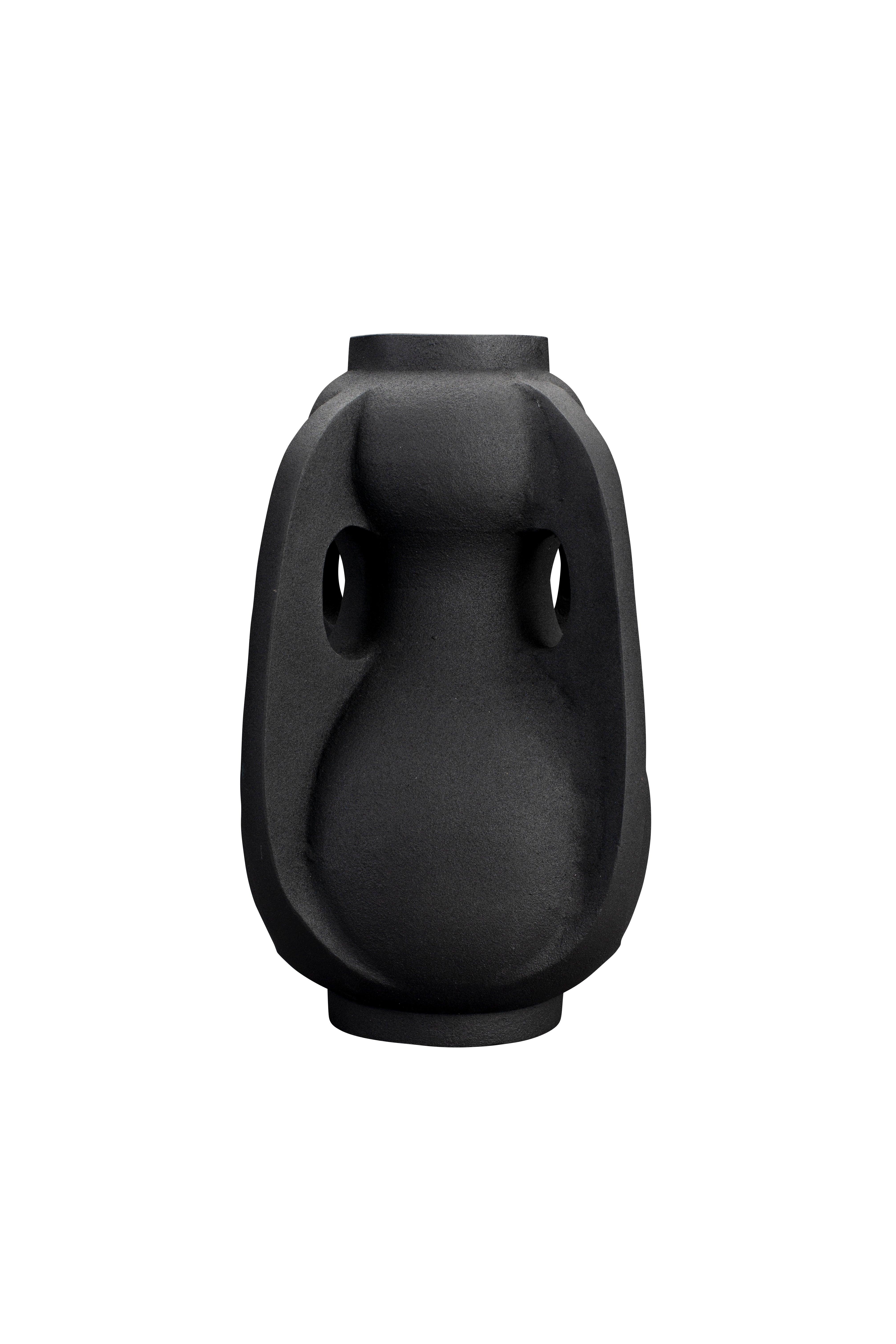 Thiago Vase L Black Dutchbone    Eye on Design