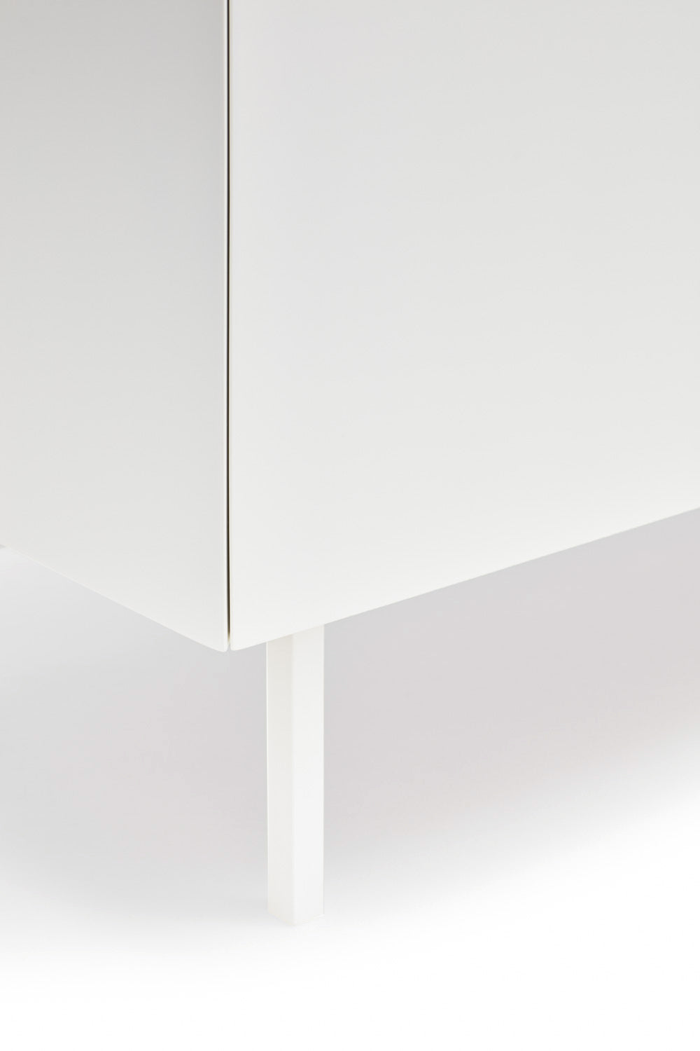 ARISTA white chest of drawers