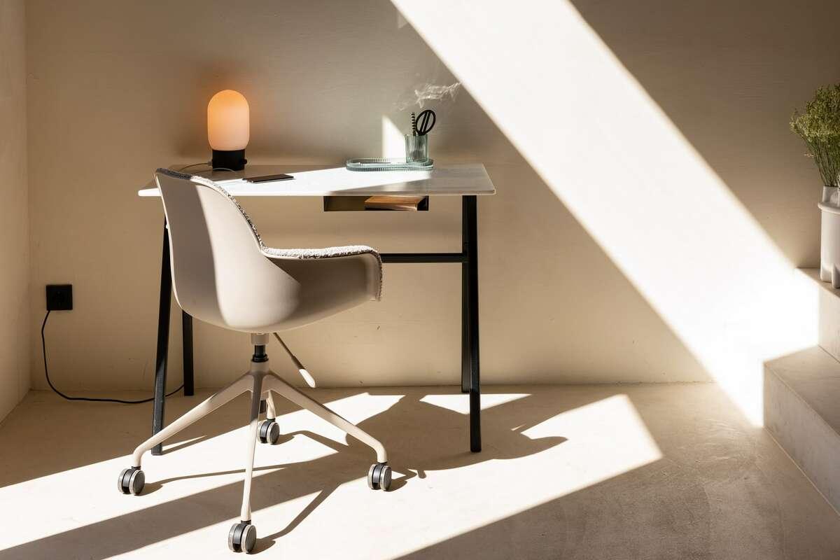 GOOD PLASTIC desk white, Zuiver, Eye on Design