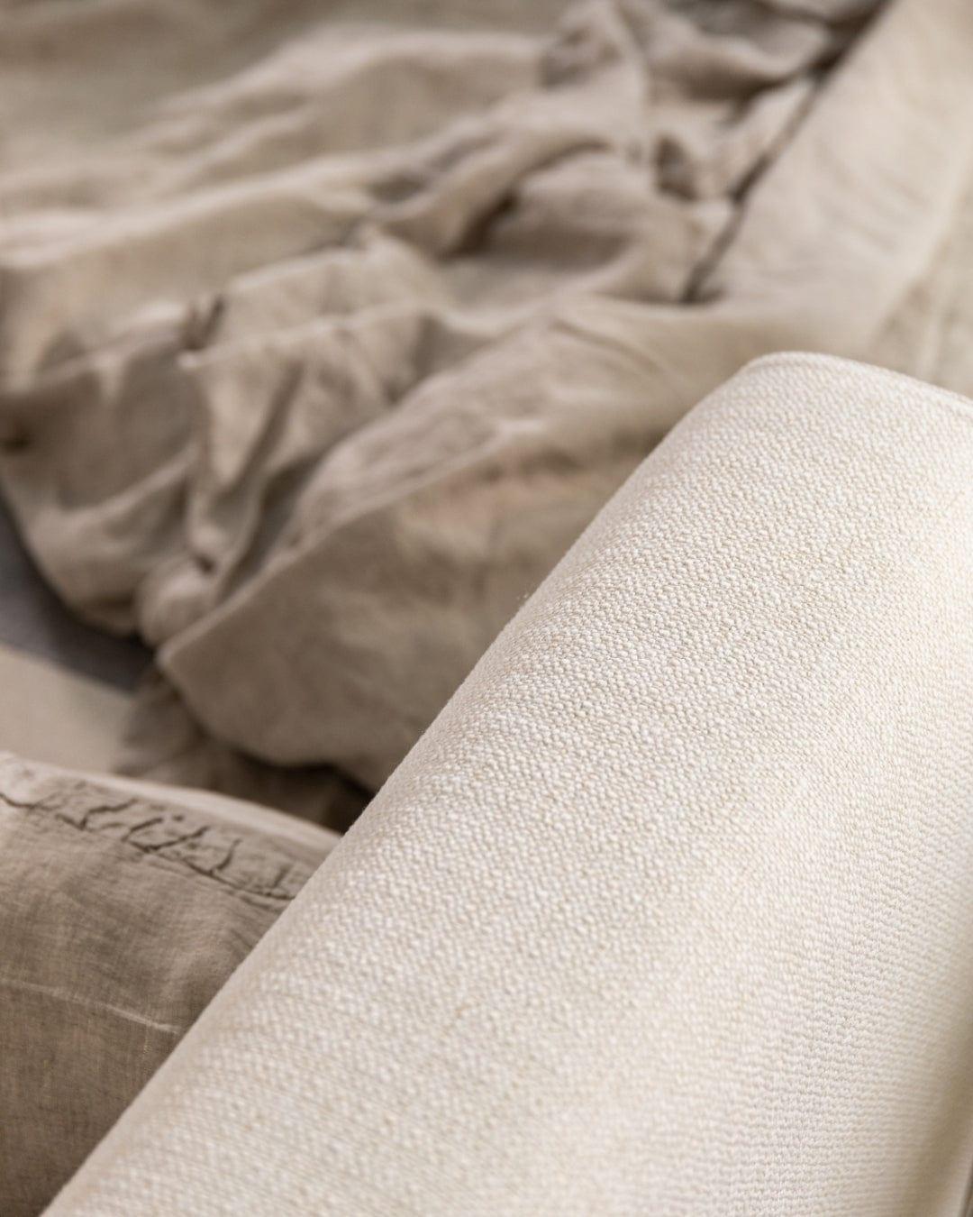 Sofa 2-osobowa z funkcją spania LIDO jasnobeżowy Micadoni    Eye on Design