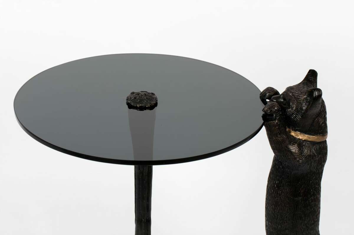 Side table Bold Monkey No Girlfriend No problem: every (stag) studio needs it and every cat lover also! His design also occurs in the form of a lamp, for those who really live the philosophy of Bold Monkey (there is no time for boredom, remember?!). Her black shade, a smoky glass top and a shiny, varnished finish is the personification of style and good taste. But we are sure that you would come up with it yourself - you don't need a girl.