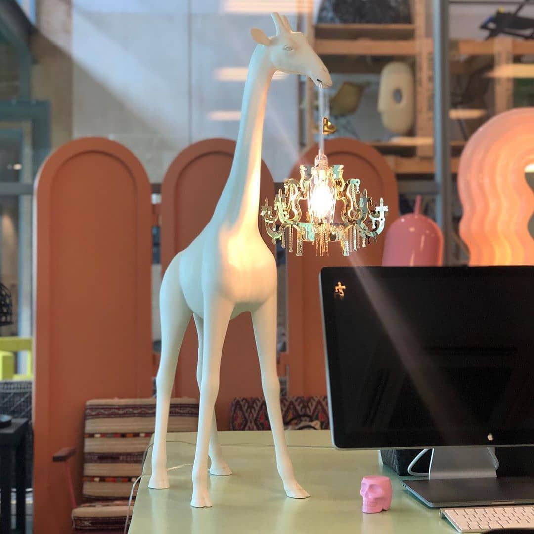 A phenomenal lamp designed by Marcantonio, which will enliven every living room, bedroom or elegant restaurant in an unusual way. The majestic giraffe holds a chandelier in the style of Maria Teresa in a miniature version. This is the perfect combination of good d