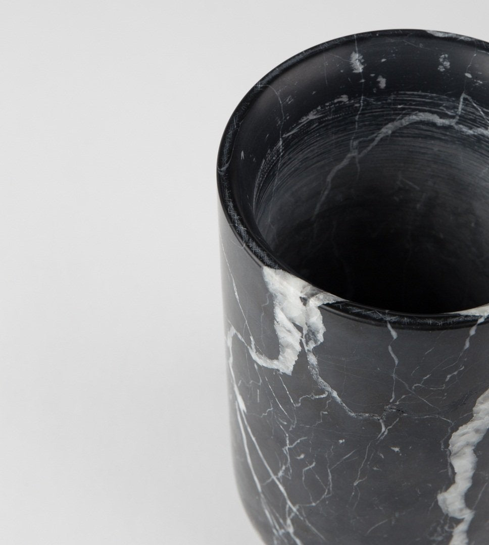 FAJEN Vase aus schwarzem Marmor