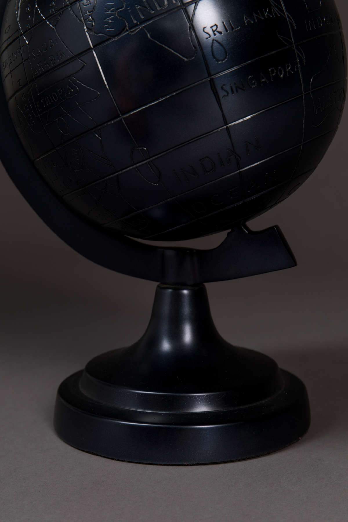 Globe MILES M black, Dutchbone, Eye on Design