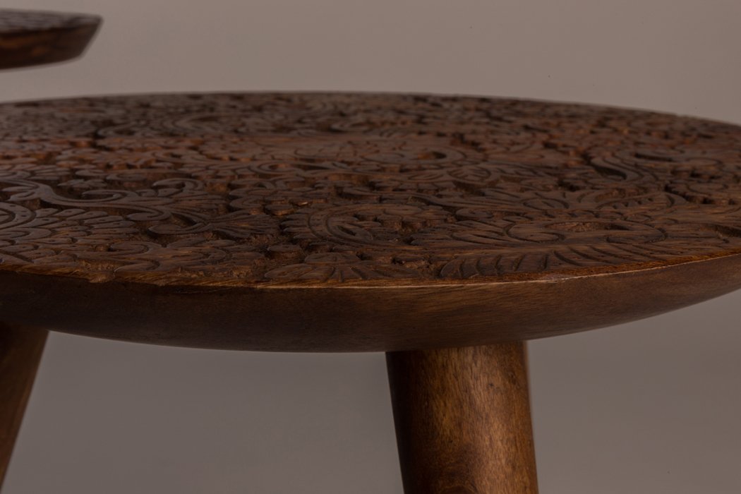 The pattern on the countertop created by hand, the block method by woodcarving from the Dhundbar region in India. It is here that craftsmen who create wooden stamps used in weaving on a daily basis created this unique furniture. A table by hand is a tribute to these people and their work.