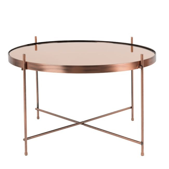 The Cupid table is versatile in terms of style, decoration options and general use. It owes this thanks to its simple shapes, through which it works in both a modern, Scandinavian and minimalist living room. A metal frame painted with a powder method for color that maintains a glass top. The whole kept in a shiny finish gives elegance to any room.