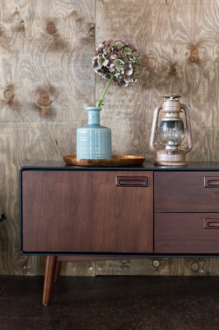 A functional and capacious chest of drawers is a mandatory equipment for every living room. The juju chest of drawers was made of solid MDF, and the legs were made of solid ash wood and finished in a natural color.