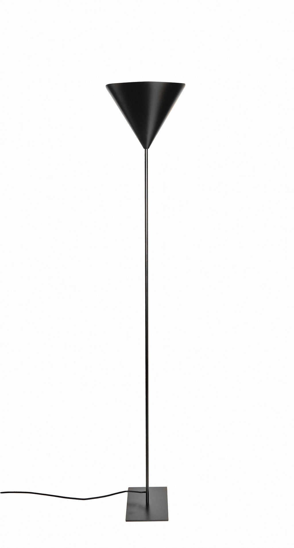 Konko Floor is a floor lamp that will introduce point lighting for strategic areas at home. The light stream is directed upwards, thanks to which it is not disturbed by direct contact with the source - the bulb. The optimal medium lampshade and optimal height means that it is not a towering element. Aluminum painted with the highest quality paints guarantees durability and unchanging appearance.