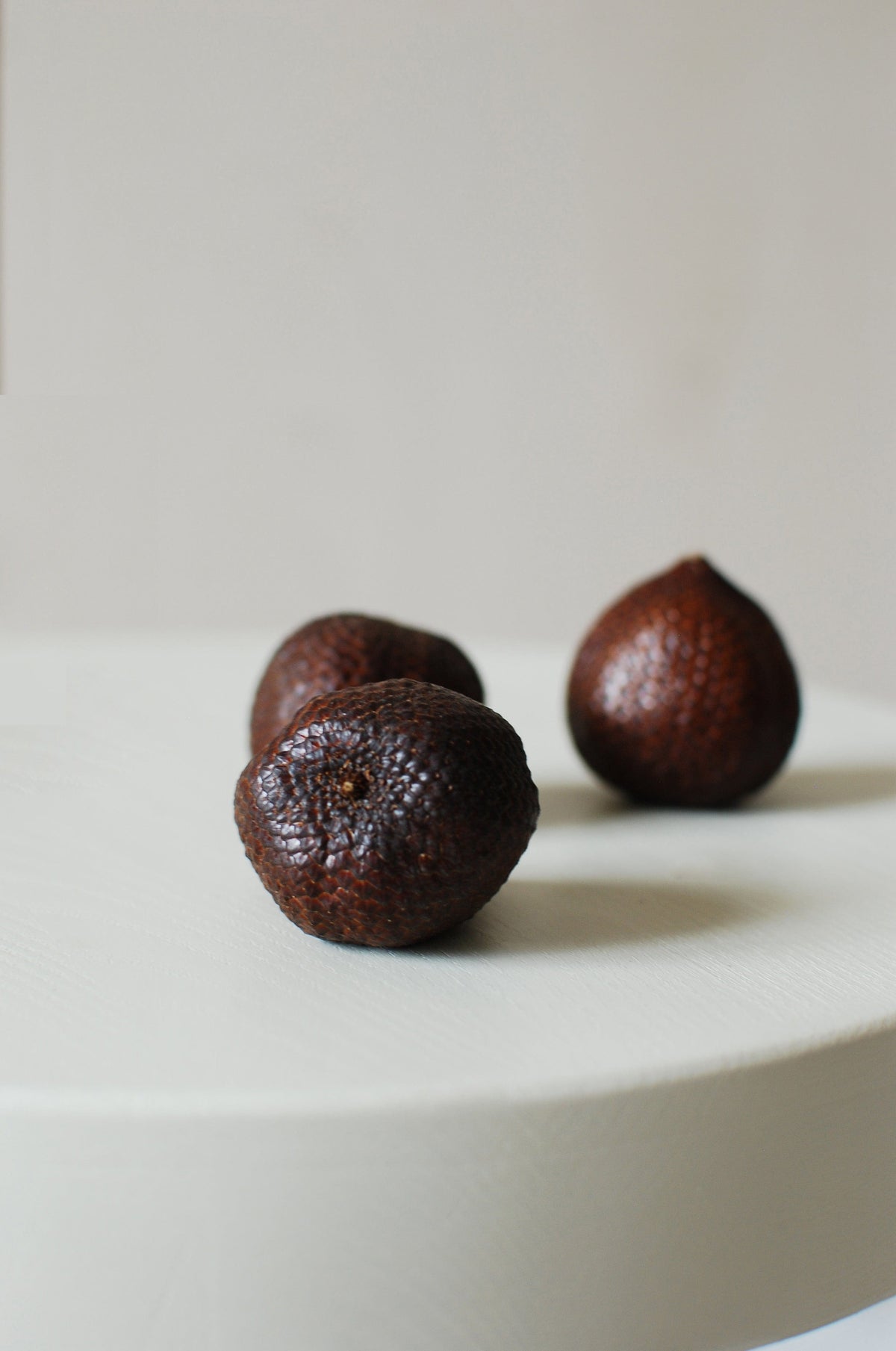 Stolik kawowy SEN drewniany Salak    Eye on Design