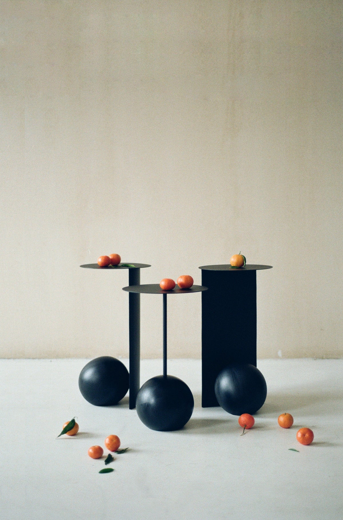 Stolik boczny SION jesion Salak    Eye on Design