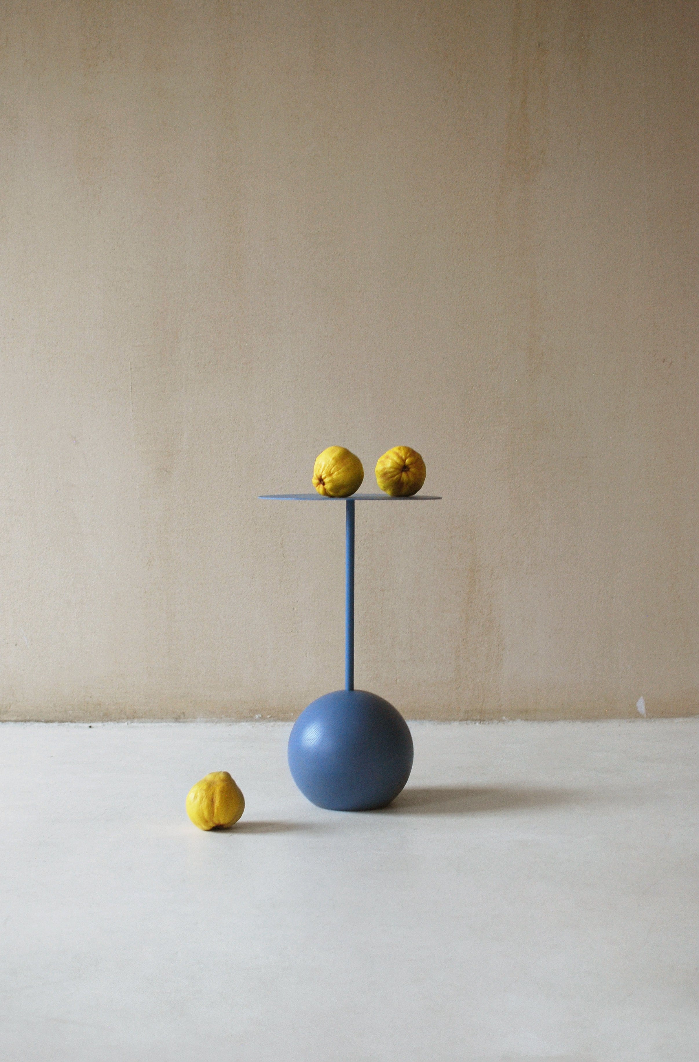 Stolik kawowy SU jesion Salak Niebieski   Eye on Design