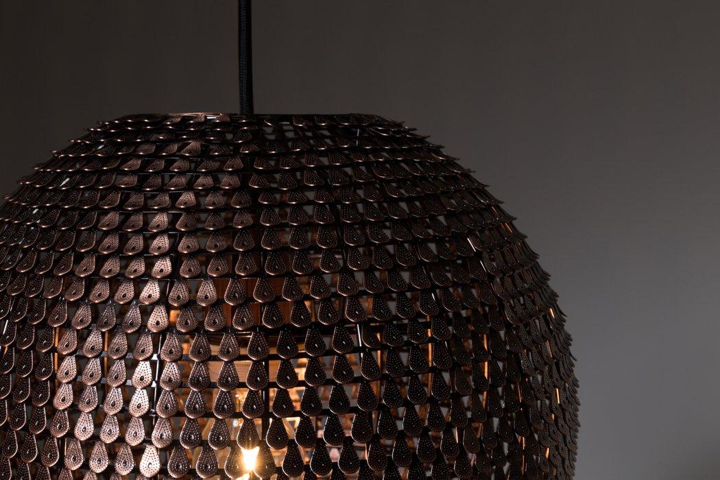 Shiny Cooper lamps were created from hundreds of small copper scales, which were additionally discolored at hot temperatures. Copper scales have been manually placed on the lamp, thanks to which each model has a unique shape and appearance. The lamp gives an amazing effect of light movement, bouncing off tiny copper tiles.