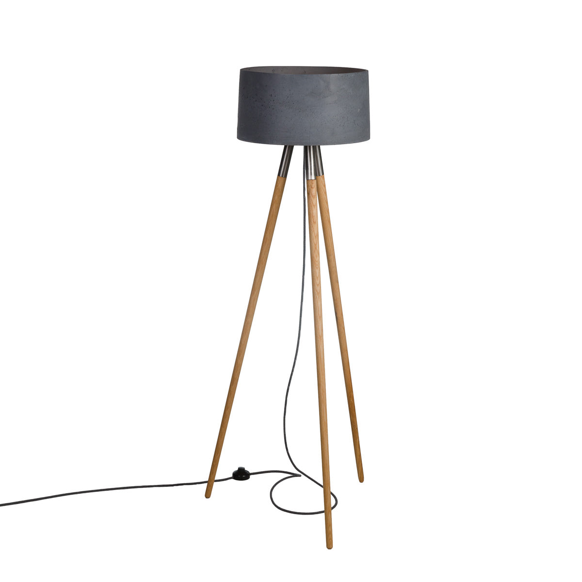 Every admirer of loft interiors and Lodge, which needs additional lighting, will like the Malta Floor floor lamp. The original, hand -made design with a poured, concrete lampshade is one of a kind. The metal element that connects the upper part with wooden legs, has a decorative function, which can only be seen at the shade itself. It has a decorative function.