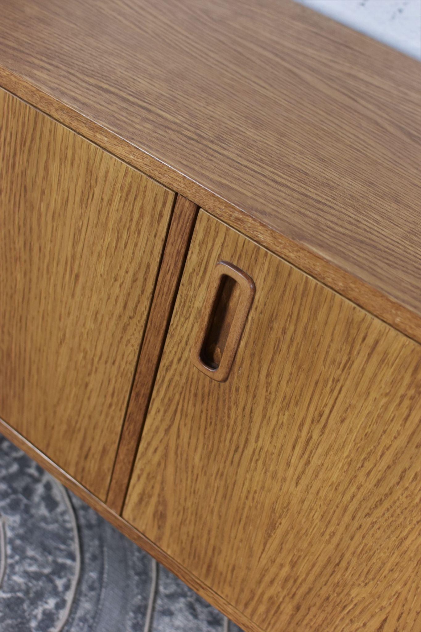 RTV cabinet LOWO oak wood - Eye on Design