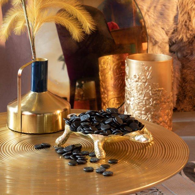 We found them for you. Our Crush On Me tray will add a funny accent to any interior, and at the same time fulfill its task. Who said practicality must be boring? Thanks to this golden turtle -shaped tray, you can always choose a bold option.