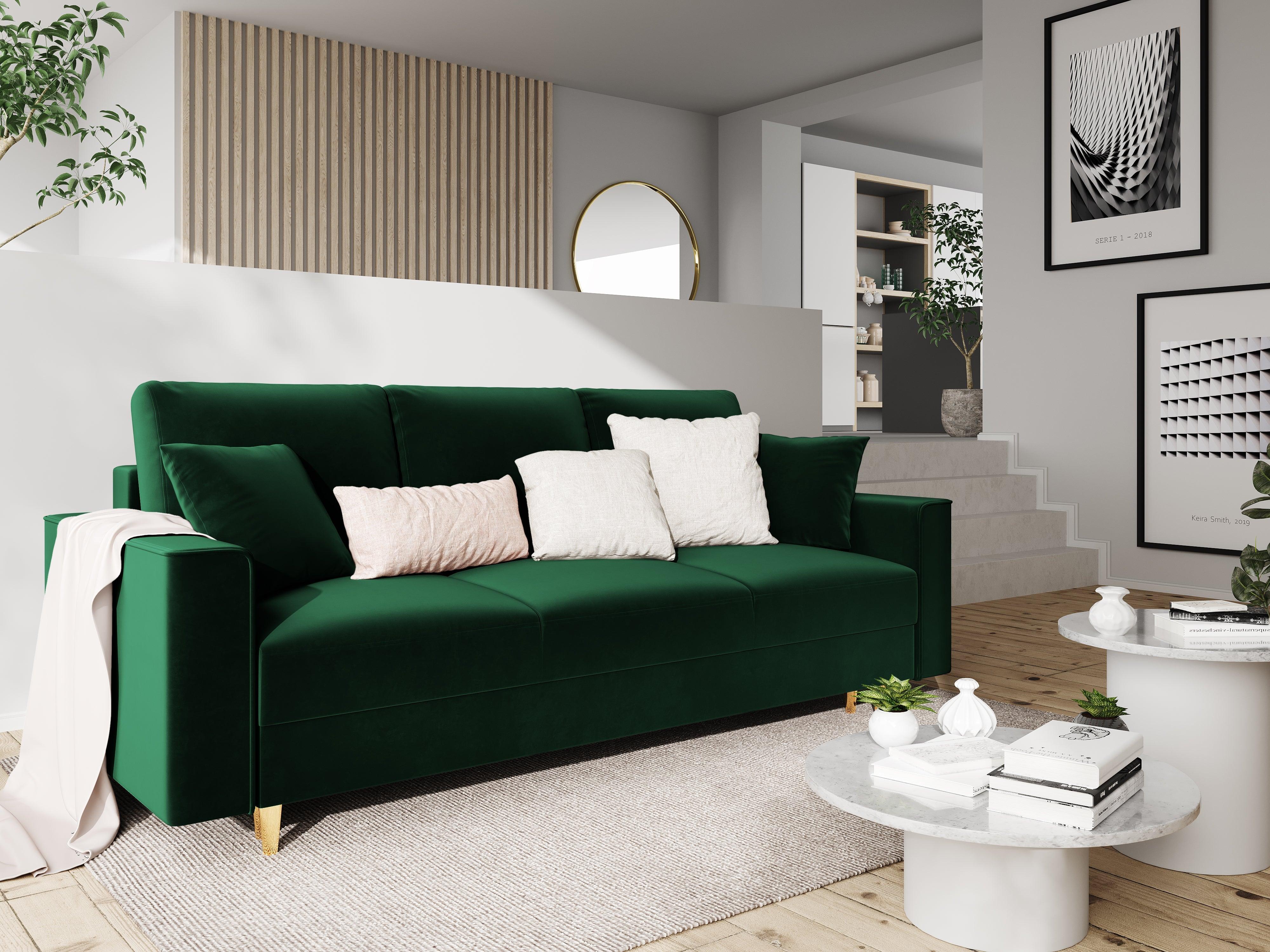 Sofa aksamitna z funkcją spania CARTADERA butelkowa zieleń ze złotą podstawą, Mazzini Sofas, Eye on Design