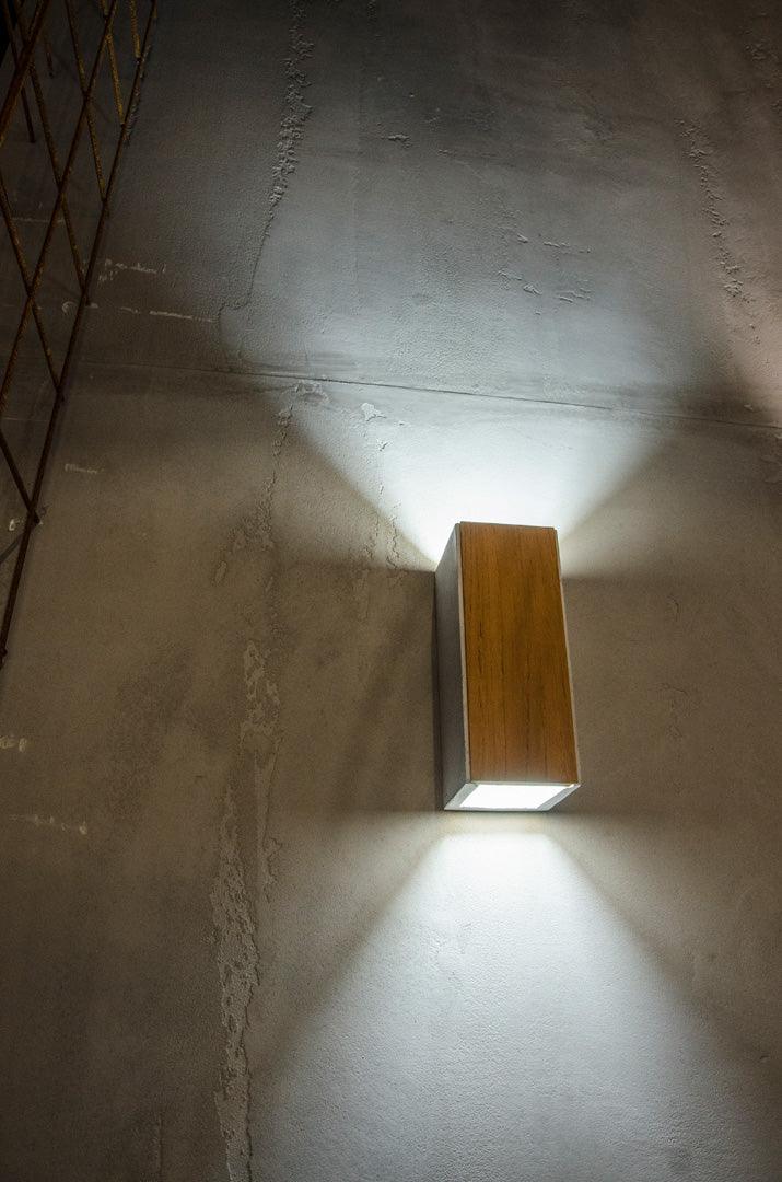 Wall lamp ORTO TEAK concrete - Eye on Design